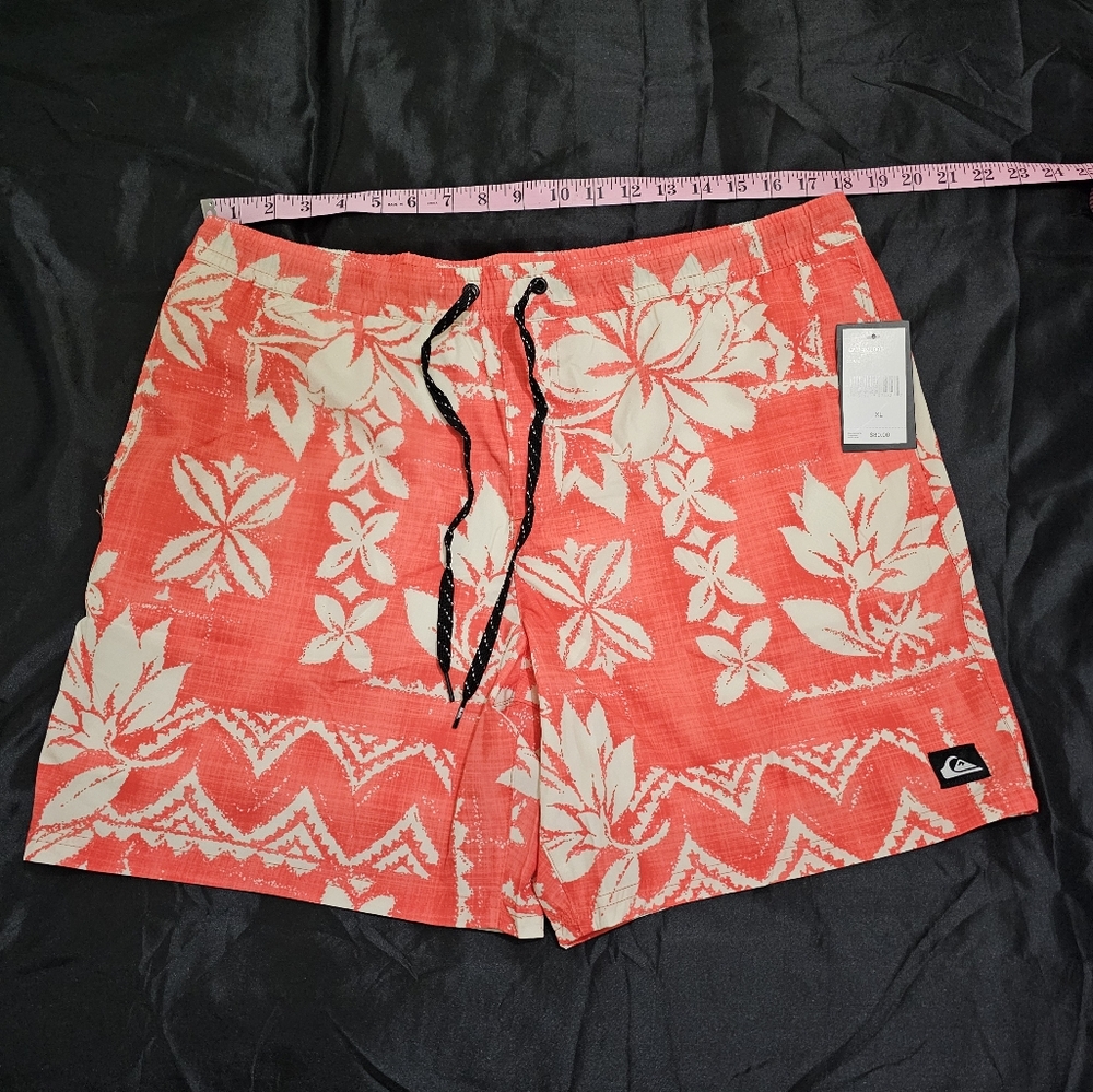 NWT quicksilver lined 7" swim trunks